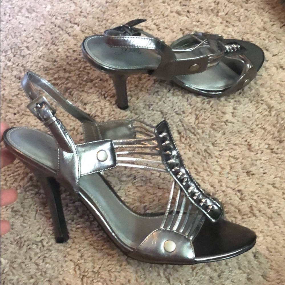 8M silver heels